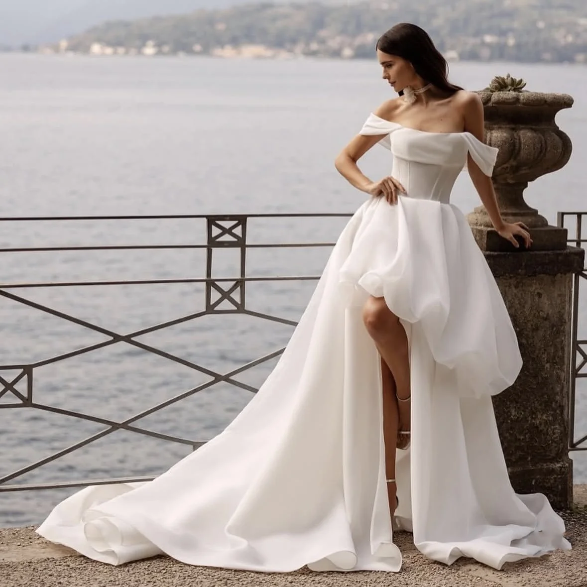 

Off Shoulder White Beach Wedding Dress Side Split Long Simple Boho Bridal Gowns Ruched Customized Robe De Mariee 2025