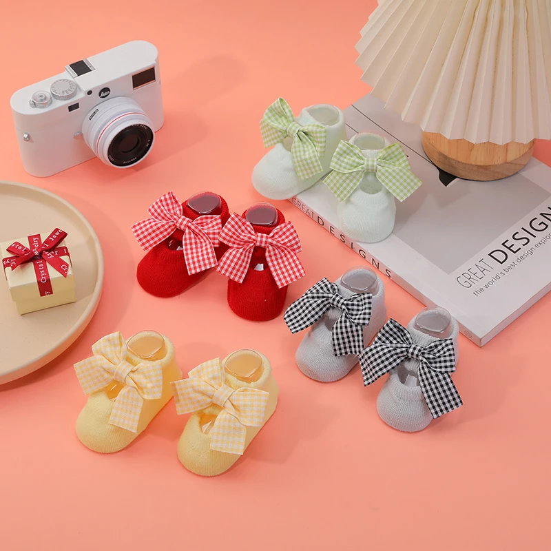 

1 pair of checkered bow baby adhesive floor socks, colored 0-1 year old baby socks, dress socks, princess socks, ins boat socks,