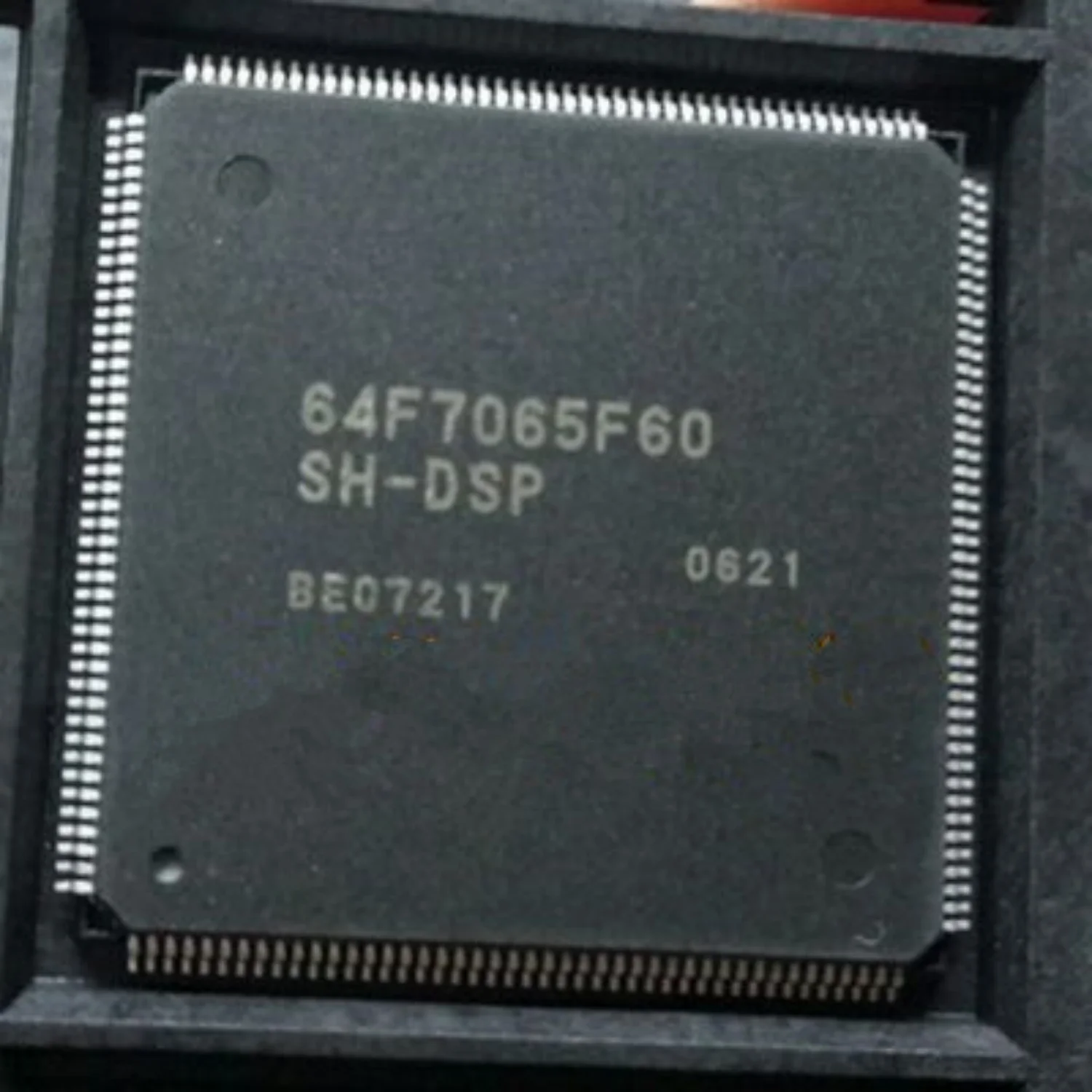 

1~10 шт./лот HD64F7065F60V HD64F7065F60 64F7065 QFP176 100% новый оригинал.