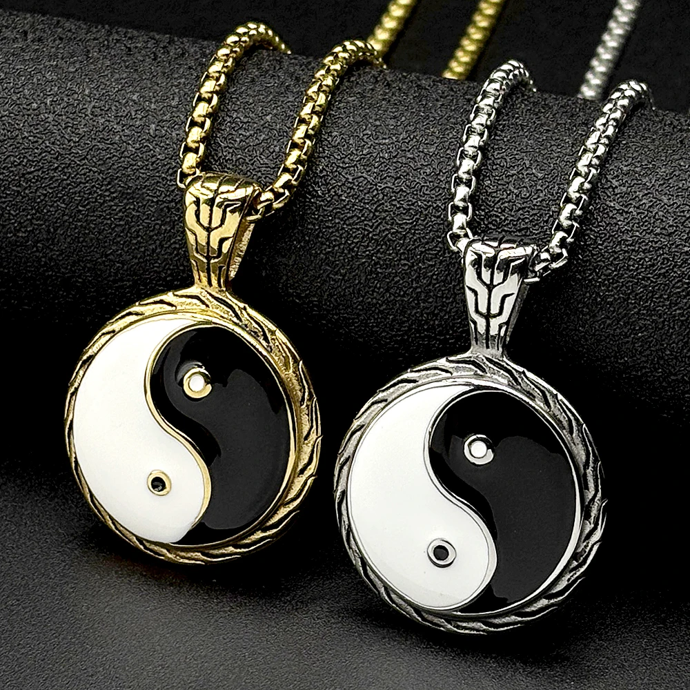 Colar com Pingente Yin Yang Esmaltado para Mulheres e Homens, Aço Inoxidável Banhado a Ouro, Símbolo Chinês de Taoísmo Ba Gua Taichi, Joia com Corrente Box