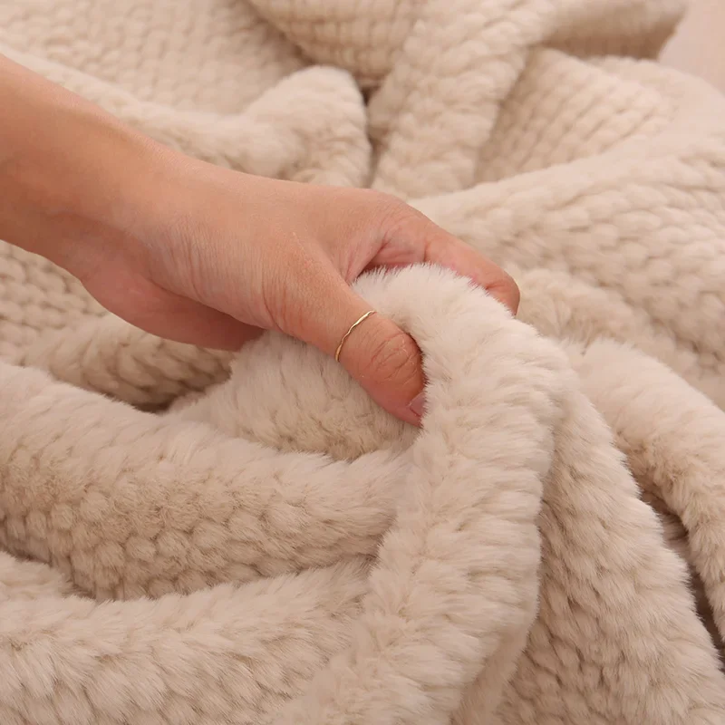 High Grade Faux Rabbit Fur Fabric Fluffy Plush Fur Fabric for Rugs Jackets Blanket Counter Display Apparel Sewing