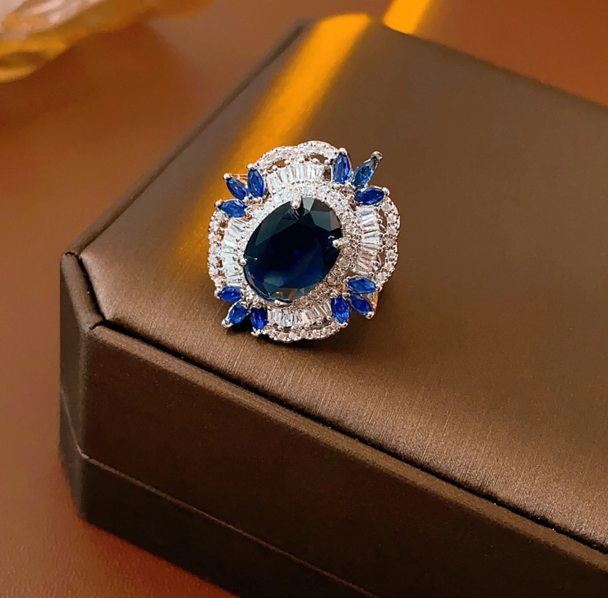 Anillo abierto ovalado de circonio ultrabrillant delicado, sentido de alta gama, anillo de dedo índice, modelo de gran oferta, elegante y lujoso