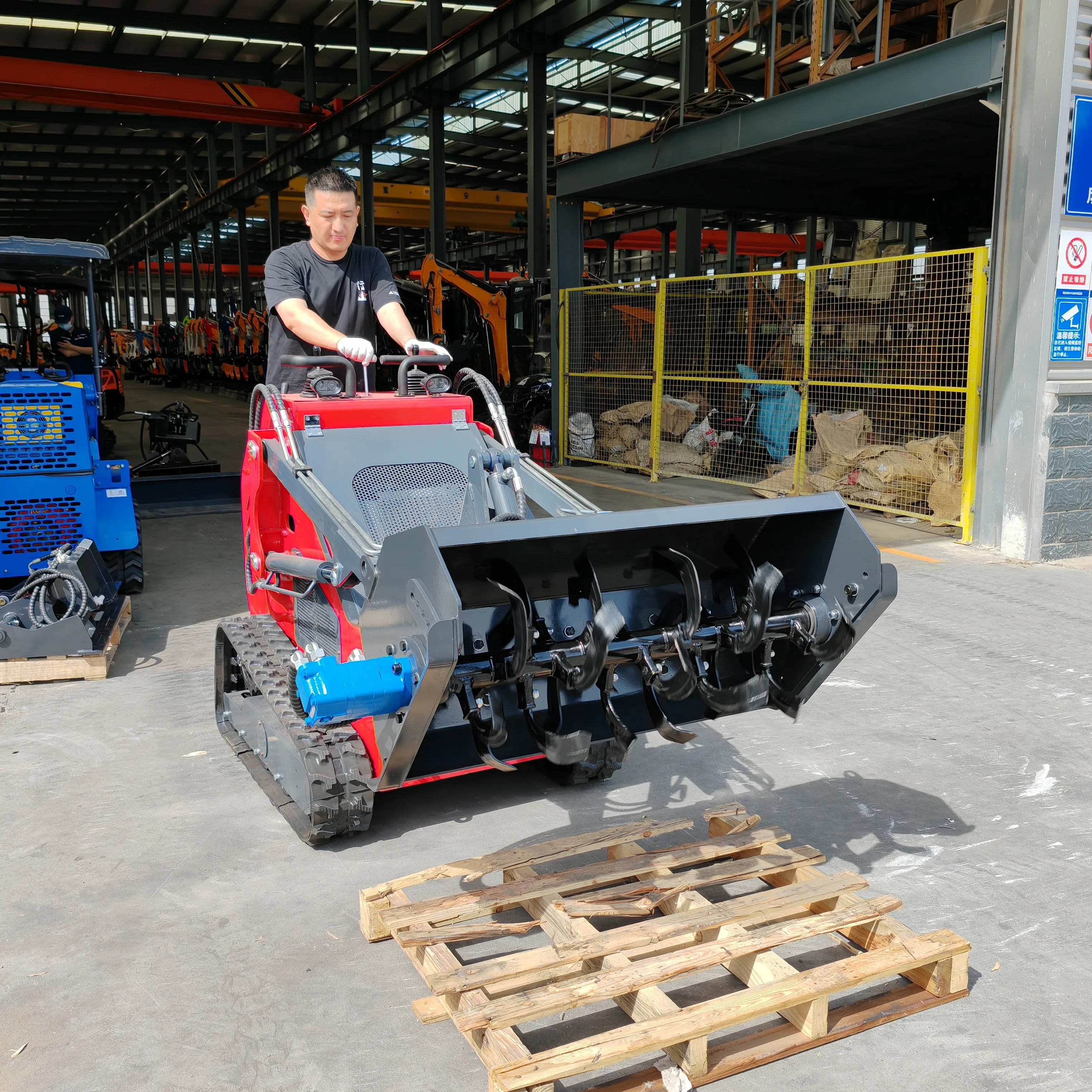 محرك كوبوتا 25Hp مخصص للديزل الهيدروليكي Polit Hightop V1000 محمل مسار توجيه صغير الانزلاق مع ملحقات غطاء الغابات