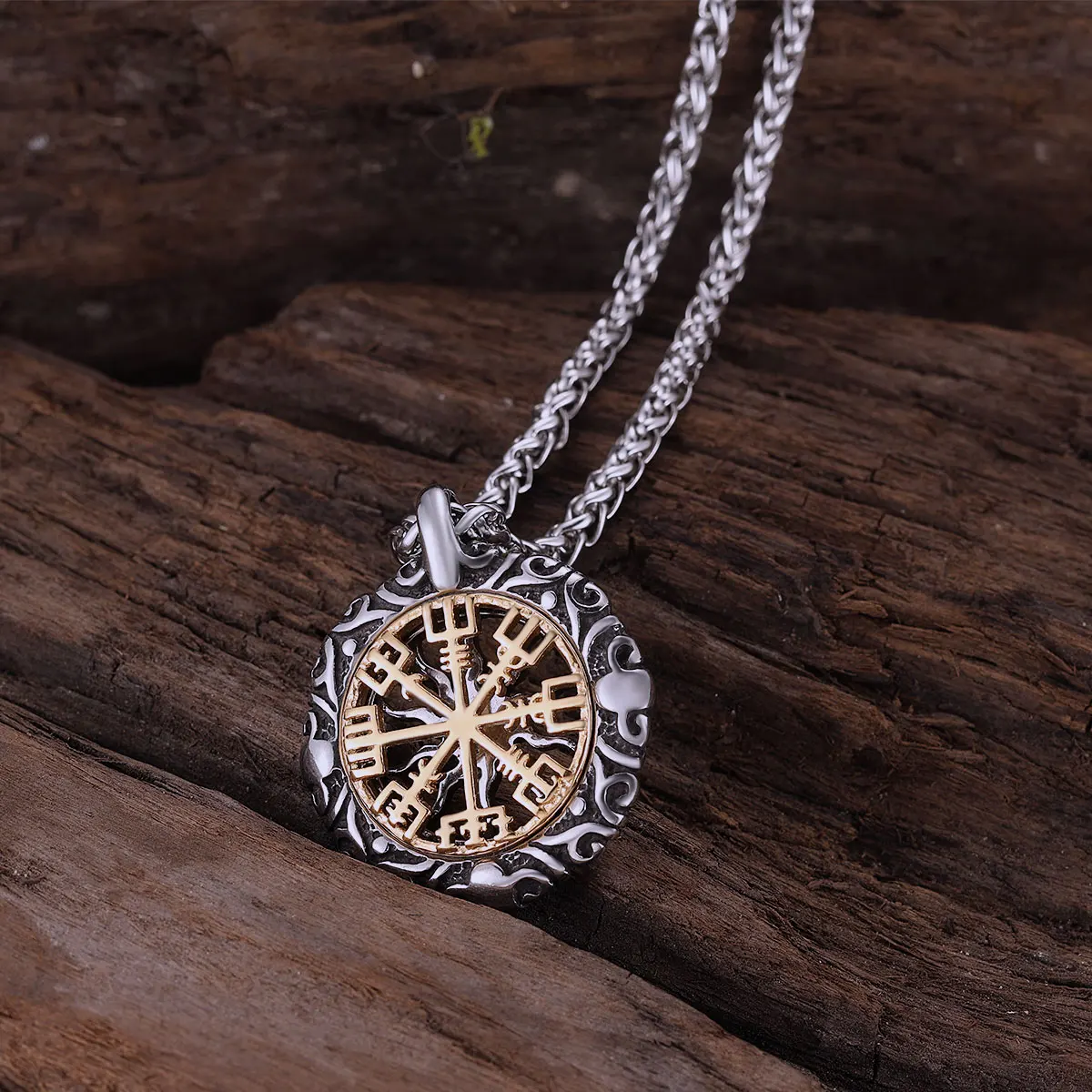 Vintage Hollow Viking Compass Vegvisir Necklace Stainless Steel Creative Design Men Women Fashion Nordic Amulet for Boyfriend