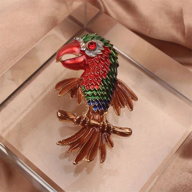 Big Head Parrot Designer Women's Women's Brooch Badge, Luxury Classical Novelty Elegant Elegant Beautiful Versatile Elegant