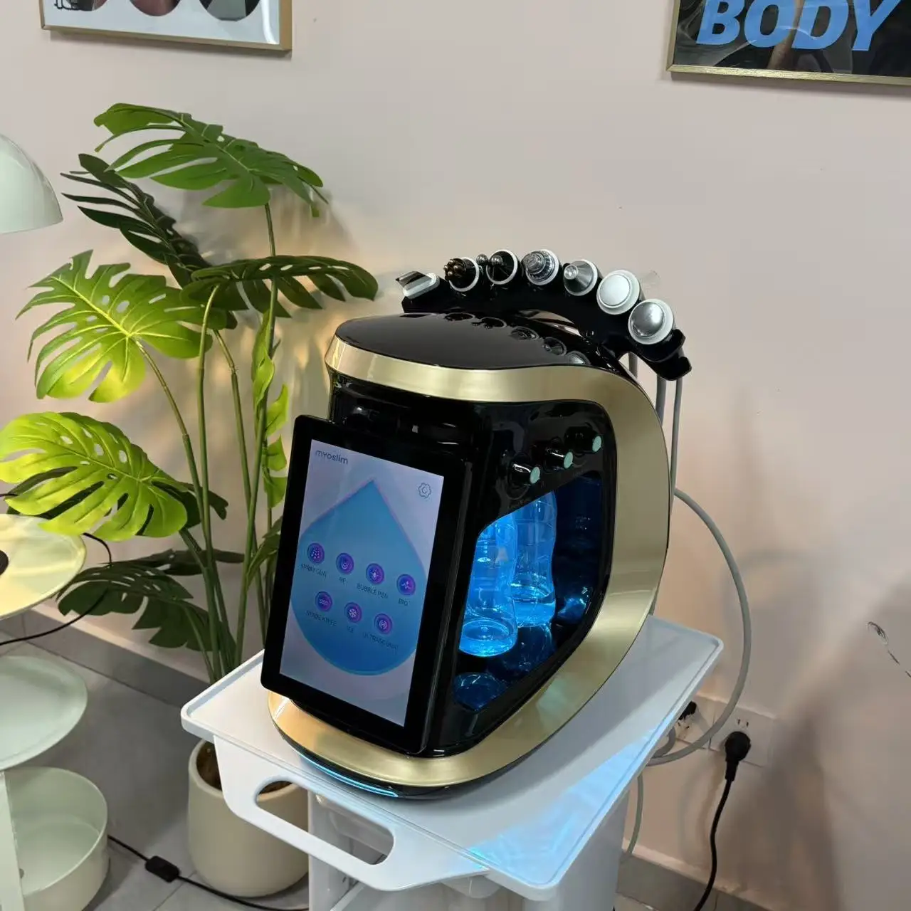 جديد 7 في 1 آلة تجميل الفقاعات الصغيرة لتبييض العطاء وتقشير تقليص المسام معدات العناية بالبشرة المنزلية ترطيب عميق