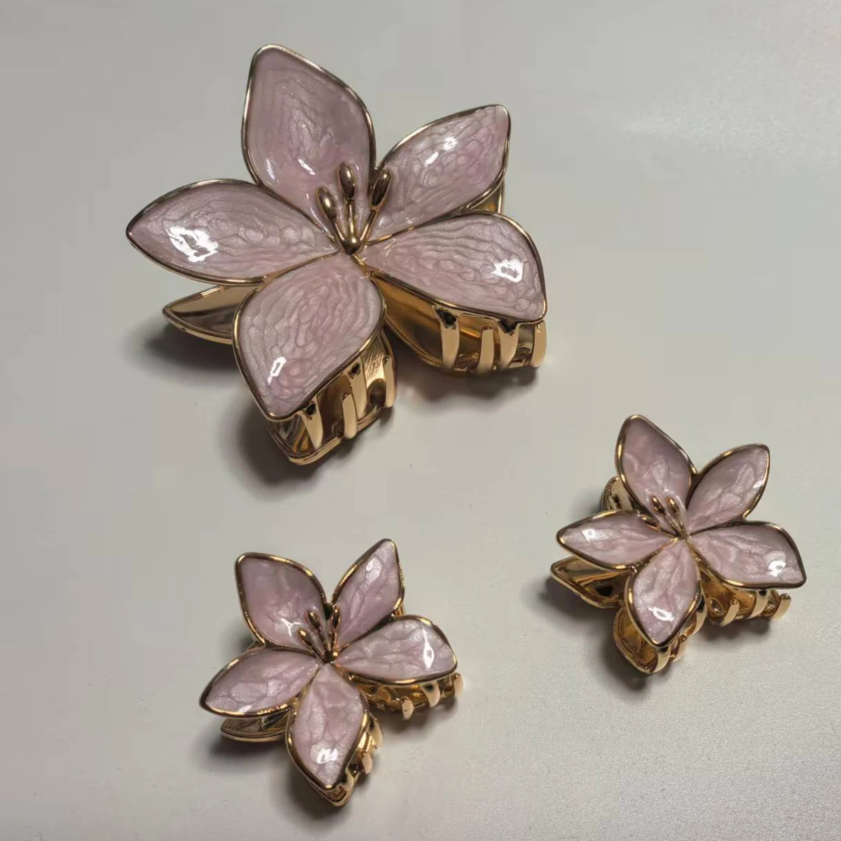 3-teiliges Set Legierung Emaille Blumen Haarspangen 8cm*1+4cm*2 Strandurlaub Haarklammer Einkaufs-Kopfschmuck Haaraccessoires für Damen – Detail 7