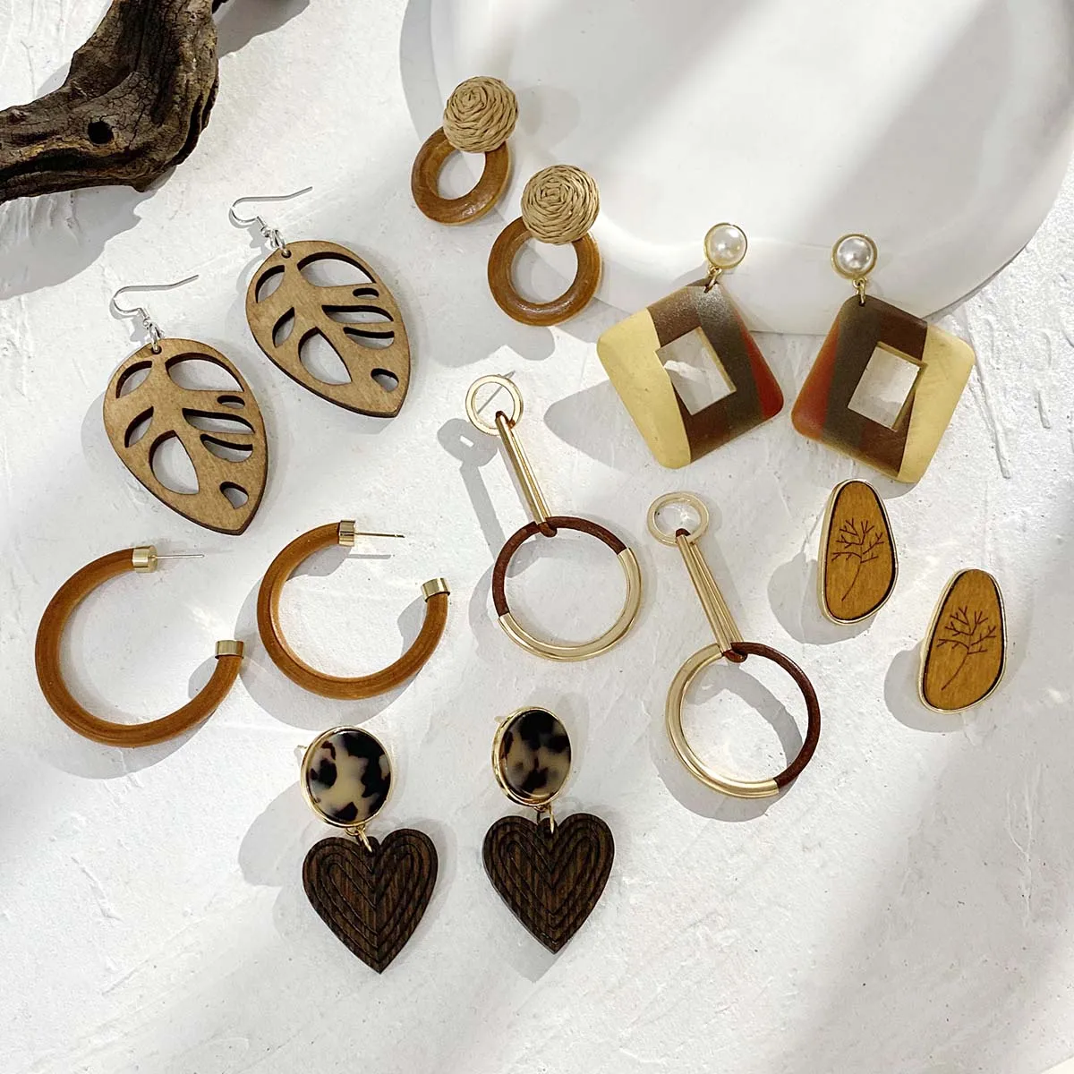 AENSOA Vintage Geometric Wood Drop Earrings for Women Handmade Brown Color Leaf Shaped Round Circle Wooden Earrings Jewelry 2022