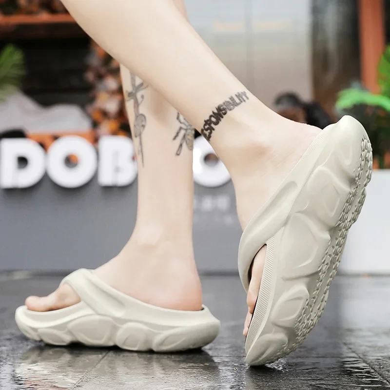 

Мужские модные тапочки с цветными блоками, противоскользящие ультралегкие новые летние повседневные шлепанцы на мягкой подошве, уличные шлепанцы для ванной комнаты