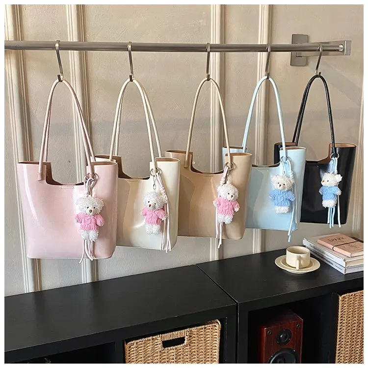 

Gentle Touch Diaper Bag with Soft Material Brings Comfortable Feeling for Long Term Carrying