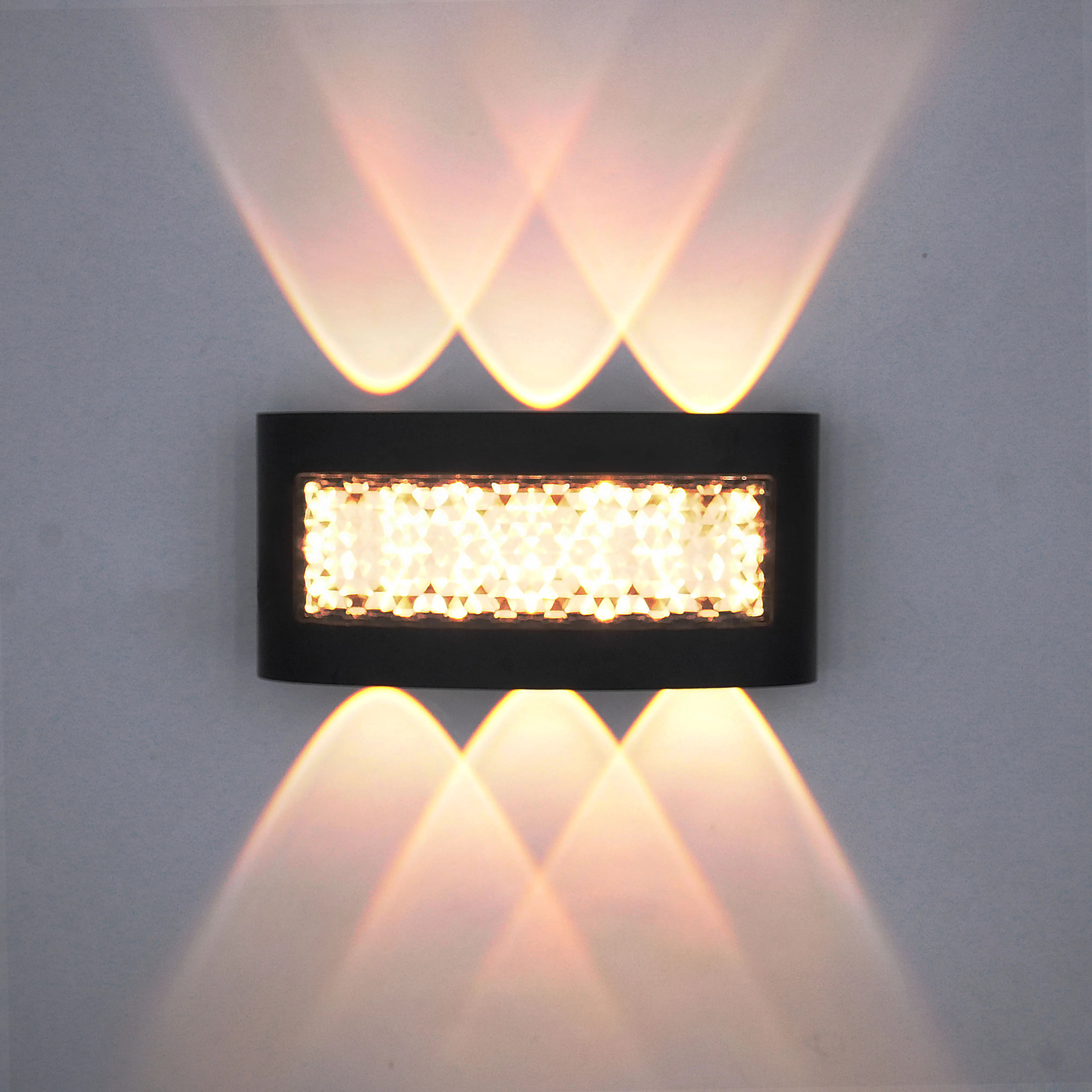 

Outdoor LED waterproof wall light IP65, made of aluminum and plastic, compatible with indoor and outdoor sconces