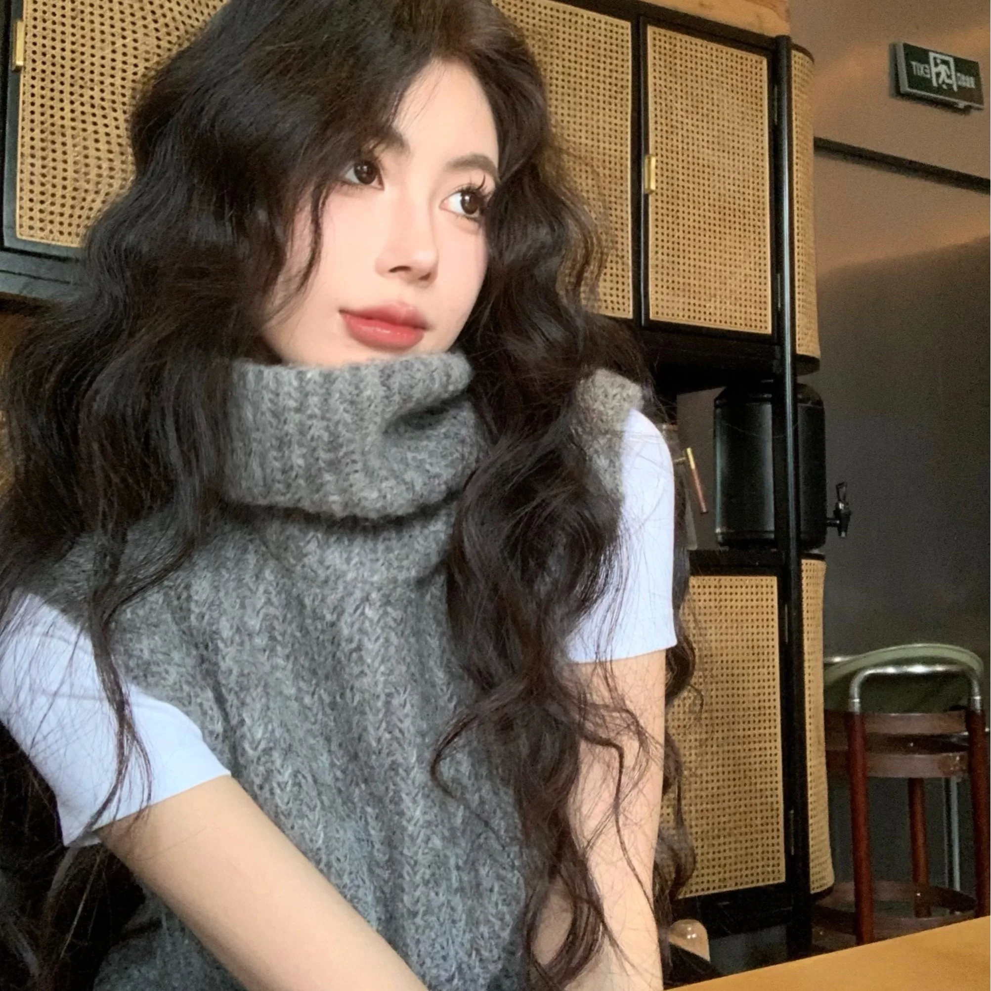 เสื้อกั๊กไหมพรมคอสูงทรงหลวมสไตล์ลำลองสำหรับผู้หญิง ฤดูใบไม้ร่วง ฤดูหนาว สินค้ามาใหม่ หลากสี