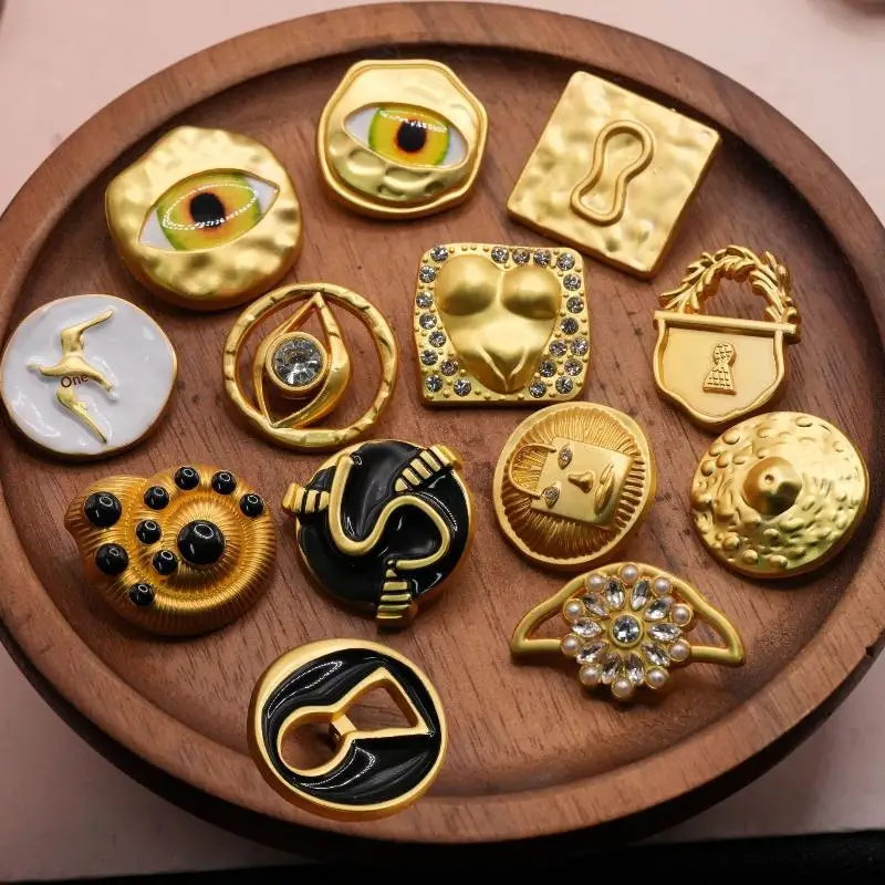 ●Vintage Metal Button Artistic Eye Heart Shaped Decorative Buttons For Clothing Bags DIY Craft Accessories
