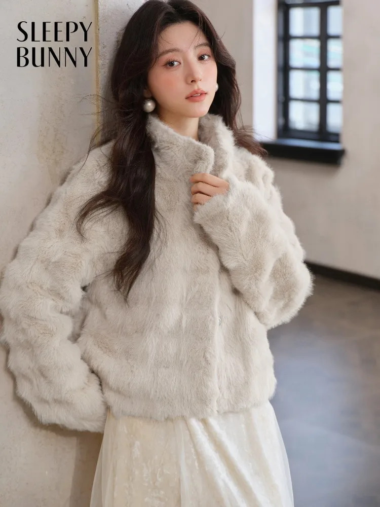 

Elegant Stand Collar Short Jacket for Women Lady Structured Shoulder Warm Outerwear Chic Spring Casual Daily Layering Top Wear