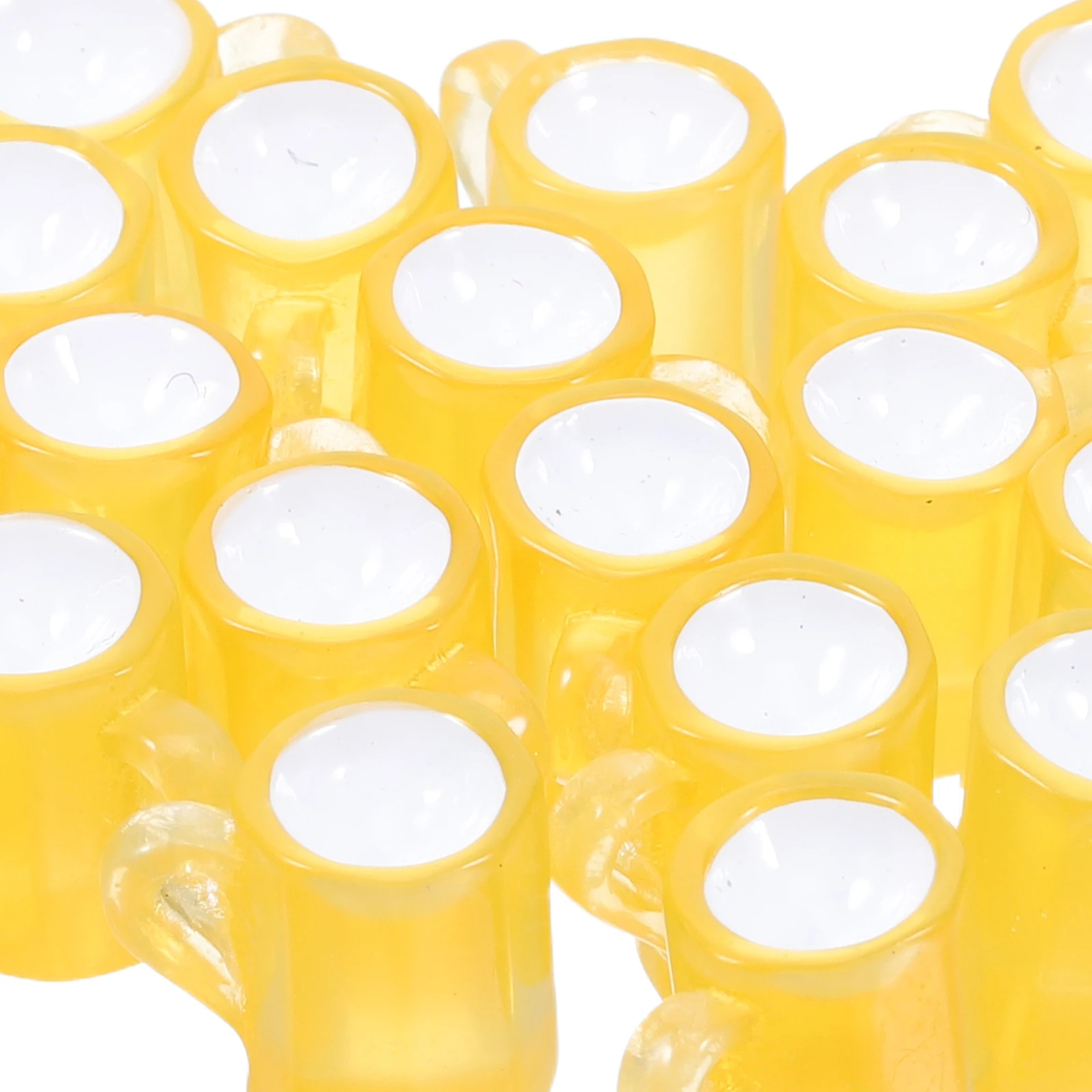 20 Stück Miniatur-Biergläser, 0,59 x 0,47 Zoll, klares Harzmaterial, vielseitige Basteldekoration für Versammlungen, kreative Geschenkidee