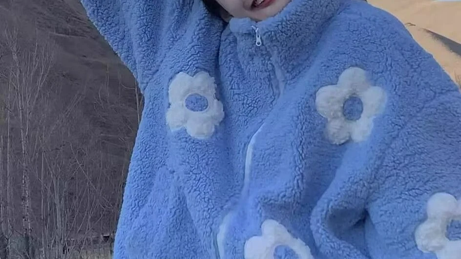 

2025 Autumn and Winter Flower Embroidery Sky Blue Lamb Wool Cotton Coat Loose and Thick Warm and Fashionable Jacket