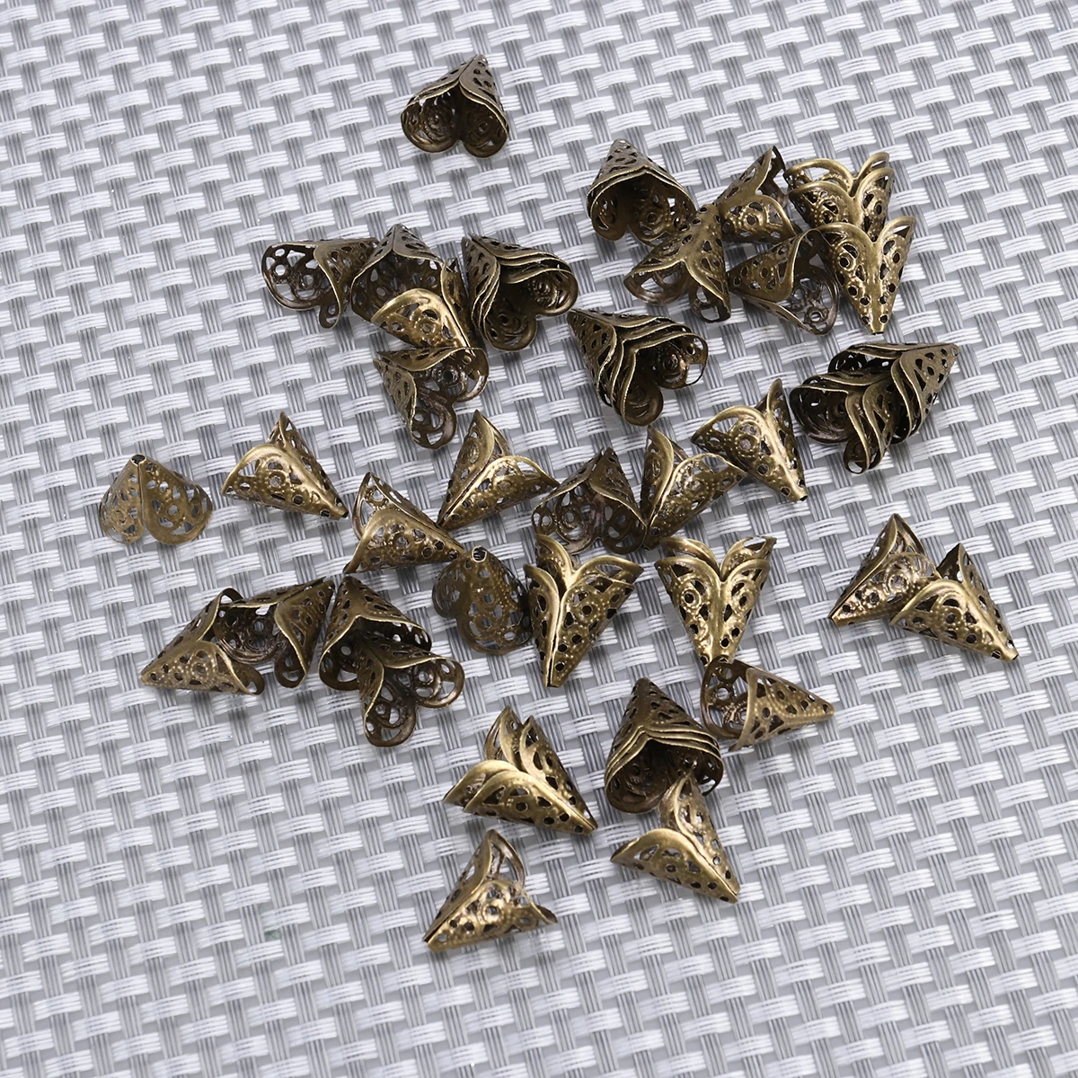 

50 Pcs Umbrella Flower Hat Metal Bead Caps Filigree Cone Jewelry Making Accessories DIY Craft Elegant Luxury Gifts