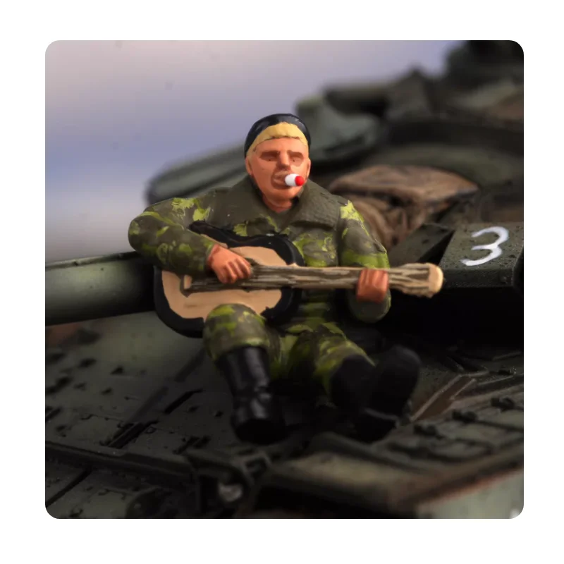 

1:72 Scale Resin Material Russian Battlefield Rest Play 1 Soldier Suitable For Tank Scenes Collectible Decorative Gifts Display