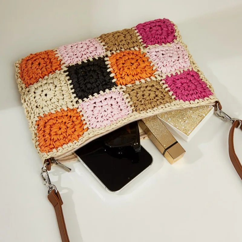 Borsa all\'uncinetto da donna di colore a contrasto borsa a tracolla e portamonete da spiaggia in carta intrecciata a mano con Patchwork di nuovo