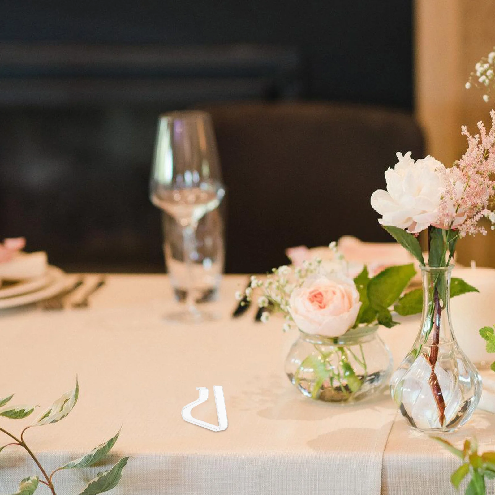 6 قطع من مشابك مفرش المائدة الشفافة المضادة للانزلاق في الهواء الطلق، حامل غطاء طاولة النزهة، مشابك طاولة بلاستيكية شفافة لمطعم المنزل