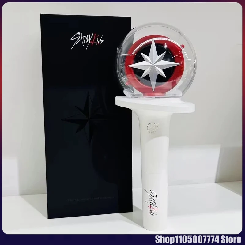 

В наличии: Световой стик Skzoo Straykids для поддержки фанатов, мини-фонарик для пения, светильник-лампа для рук, светильник-звезда.