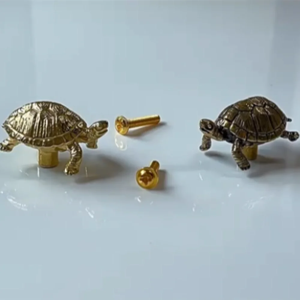 

Retro Golden Coin Turtle Brass Handle Vintage Furniture Hardware Cabinet Door Knobs Gold Single Hole Wardrobe Drawer Pulls