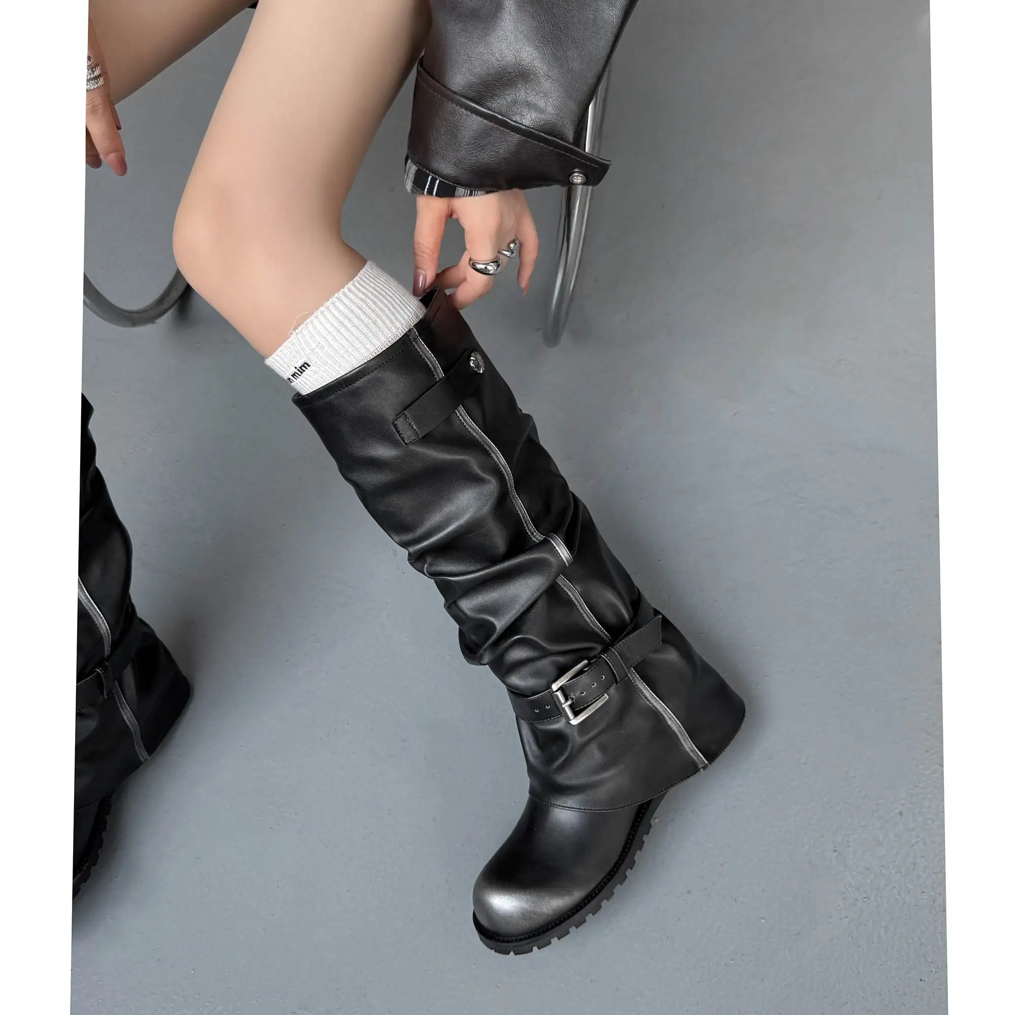 جلد البقر ميد الكعوب مطوي حزام مشبك الرجعية الأحذية الغربية أحذية الشتاء الدافئة الخريف العلامة التجارية الفاخرة يؤرخ النساء منتصف العجل الأحذية