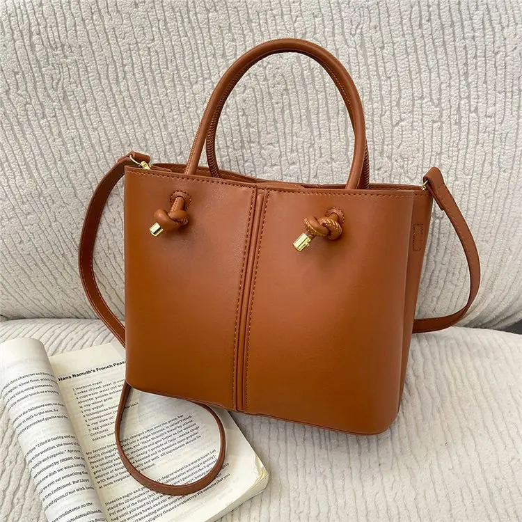 

High-end Unique Women's Tote Bag New Large Capacity Versatile Commute Shoulder Bag Daily Outing Crossbody Bag