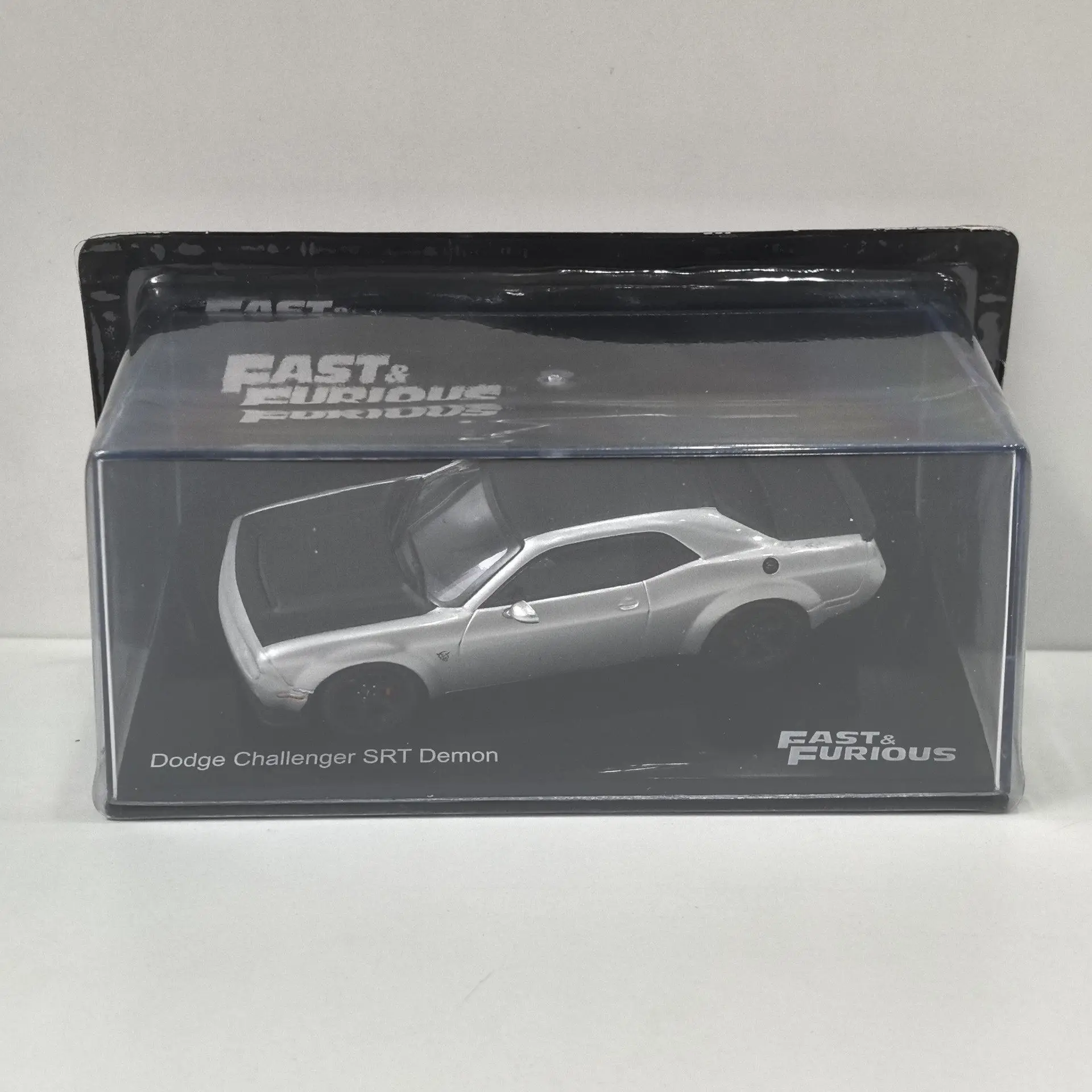 

Модель автомобиля IXO 1/43 Challenger SRT Movie Car 63 из литого металла