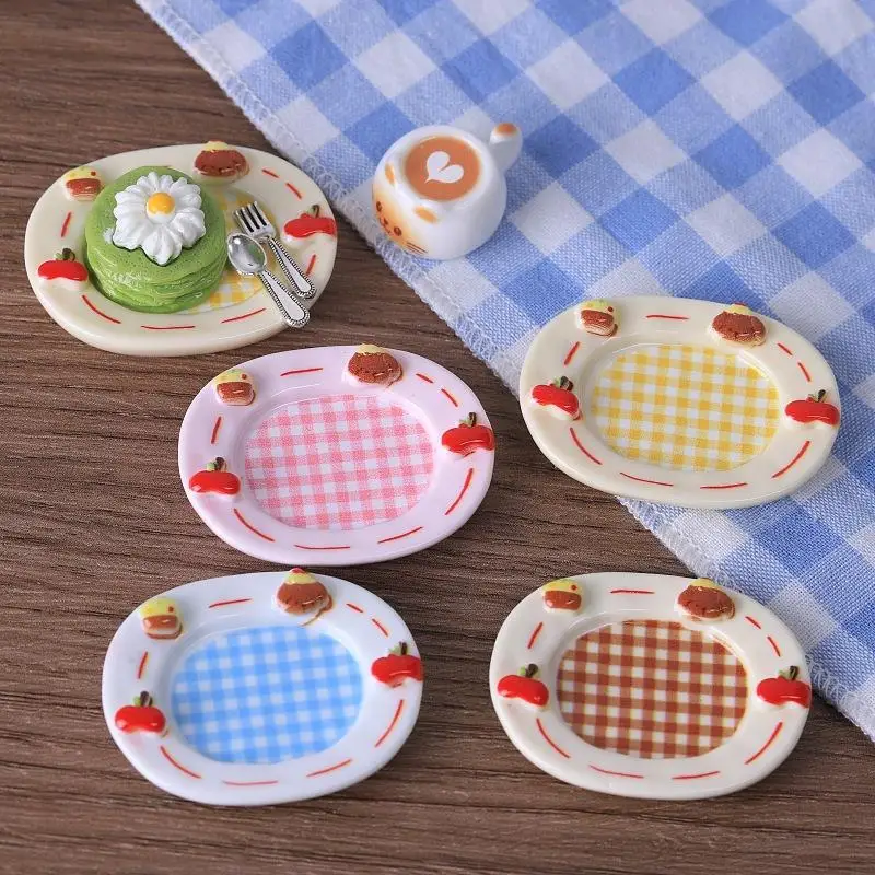 5PCS Cute Miniature Resin Plates Cartoon Checkered Small Dishes DIY Dollhouse Kitchen Decor Mini Food Display Craft