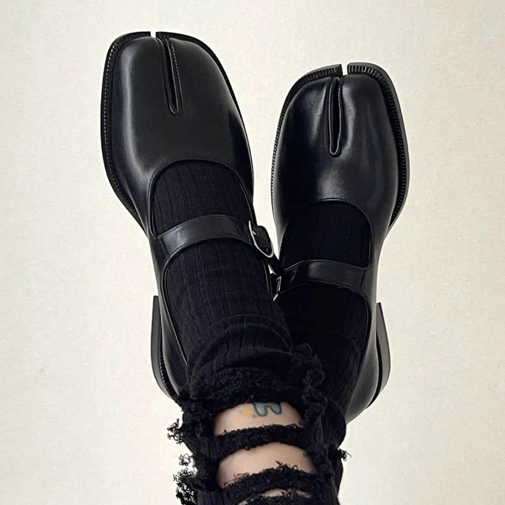 Women Shoes Brand New Trendy Split Toe Tabi Shoes Women Black Tabis Daily Life Chic Mary Jane Shoes Women Flats Zapatos De Mujer