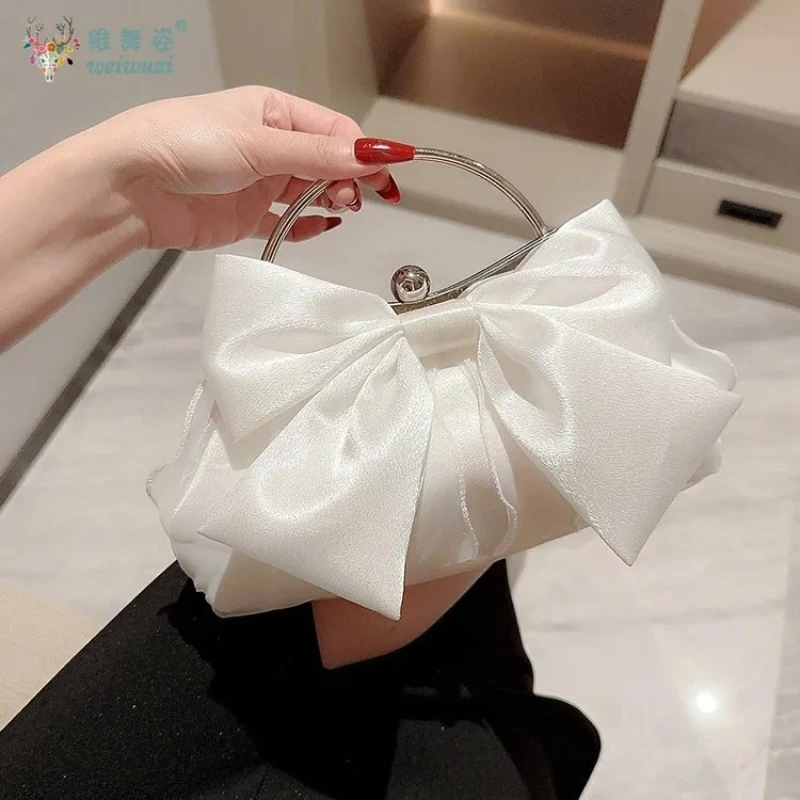 

Fashionable Women's Satin Butterfly Wedding Gift Bridal Handbag with Chain Shoulder Strap Cloud Shaped Bag Dress Accessories