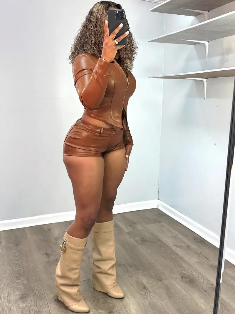 

Тонкий комплект из искусственной кожи, состоящий из 2 предметов, куртки на молнии с длинными рукавами и воротником-стойкой, укороченный топ + шорты, женский модный повседневный уличный костюм