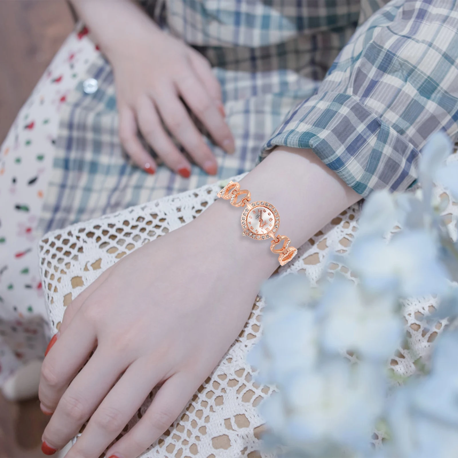 

2024 New Arrival Full Diamond Peach Heart Quartz Watch For Women Fashion Rhinestone Wrist Decoration Rose Gold Trendy Gift