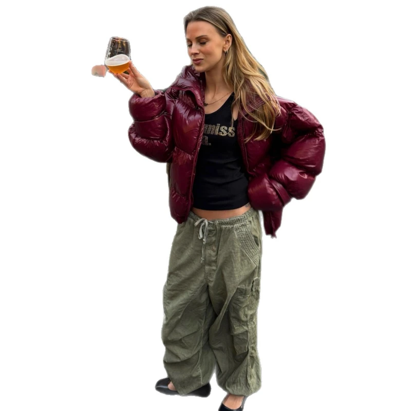 سترة قطنية شتوية 2021 دافئة جديدة فضفاضة بياقة واقفة باللون الأحمر اللامع للنساء