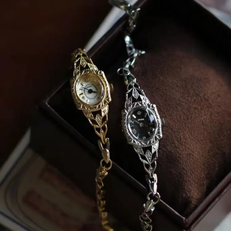 

New exquisite and high-end oval watch for women, high-value and stylish watch with a retro and light luxury design.