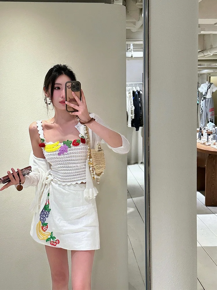 

Женский комплект ZQ: жилет с вышивкой ручной работы и короткая полуюбка, повседневный стиль, приталенный крой, из других материалов, верхняя одежда, лето 2026