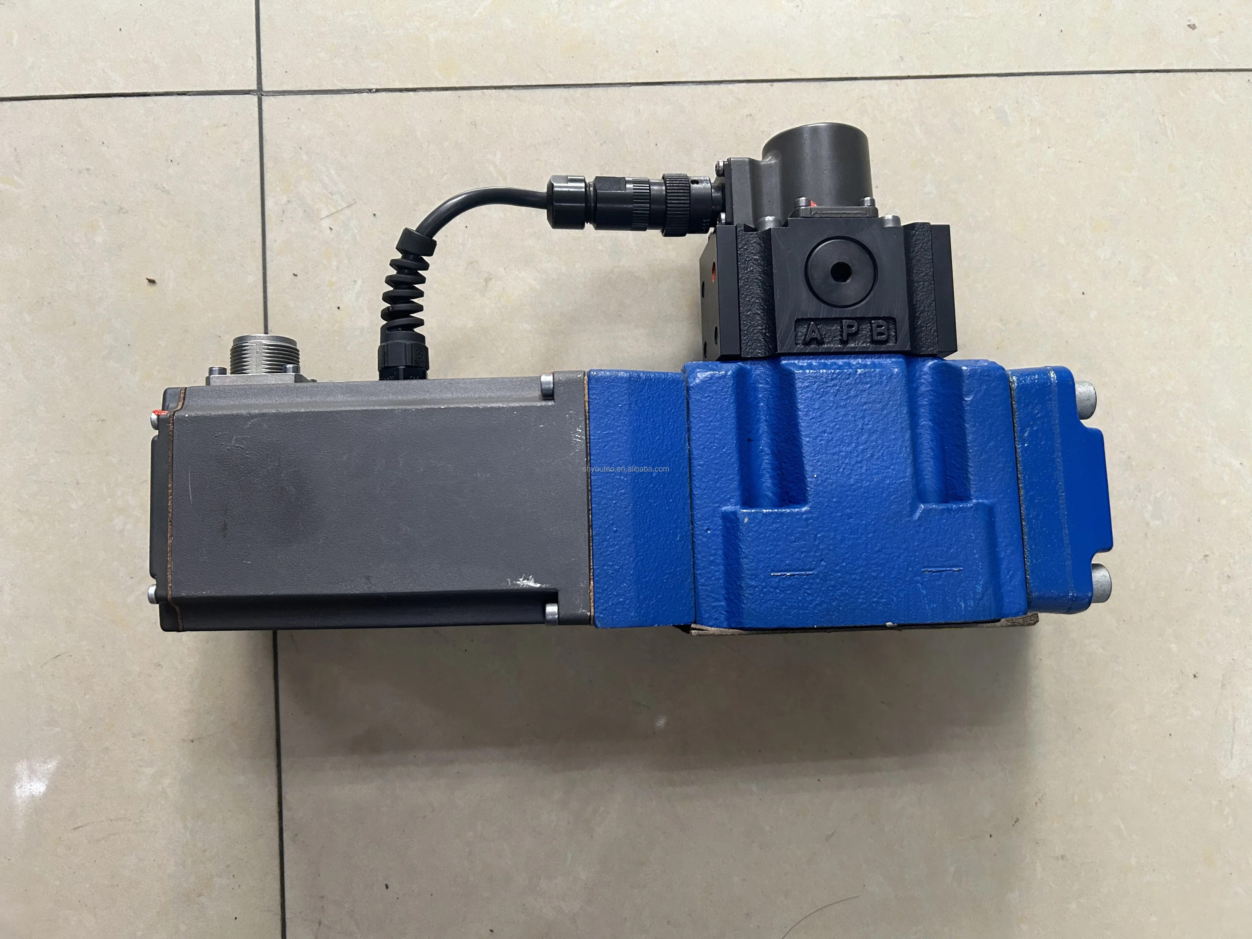 Rexroth original Hydraulic proportional valve 4WRDE10V50L-60/MPT/24A5