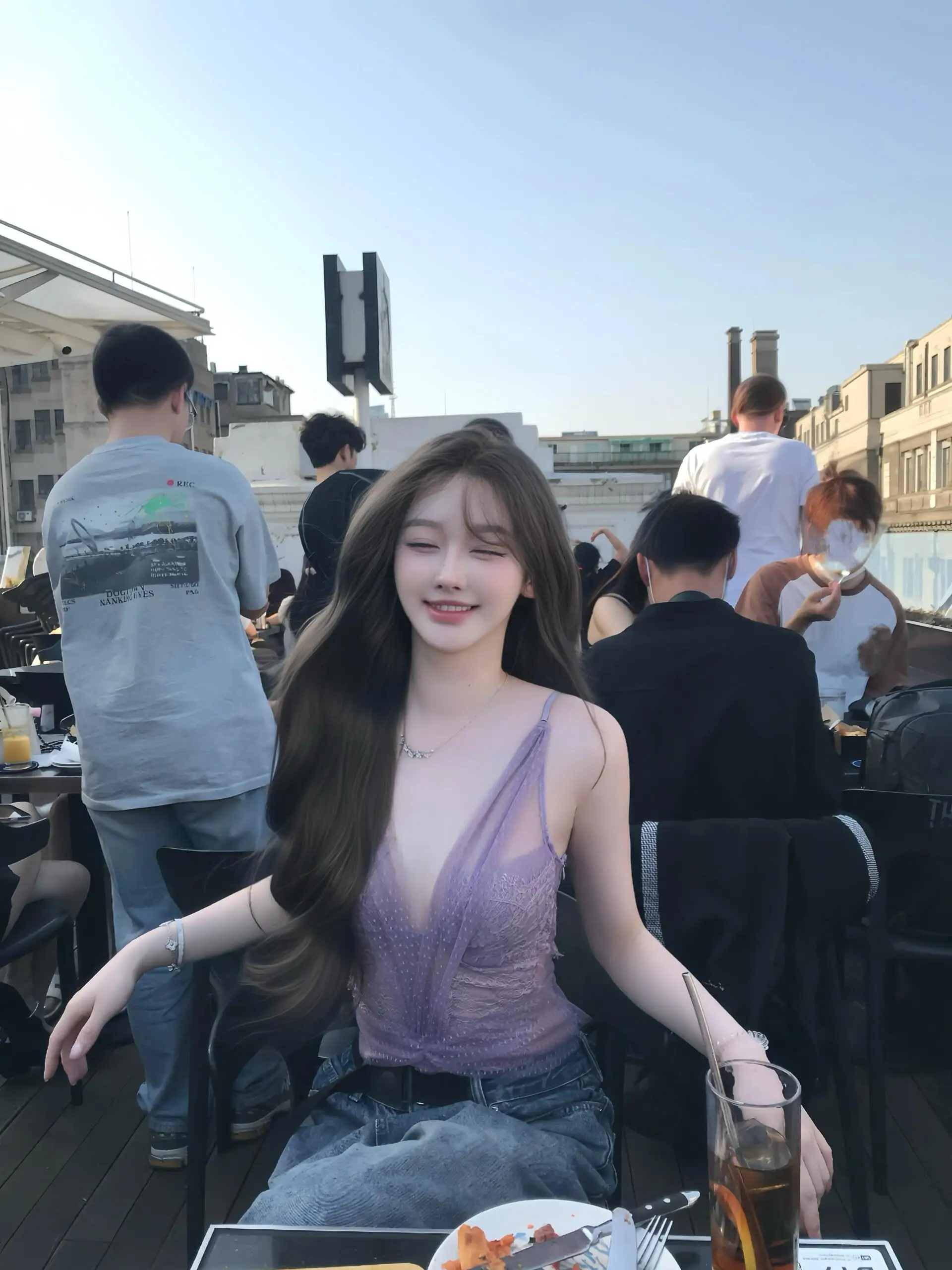 

OUTFlT STUDIO Purple Lace Strap Vest Sexy Pure Desire 2025 New Slimming Top Street Sle Svel V-ne Silk Women's Faion