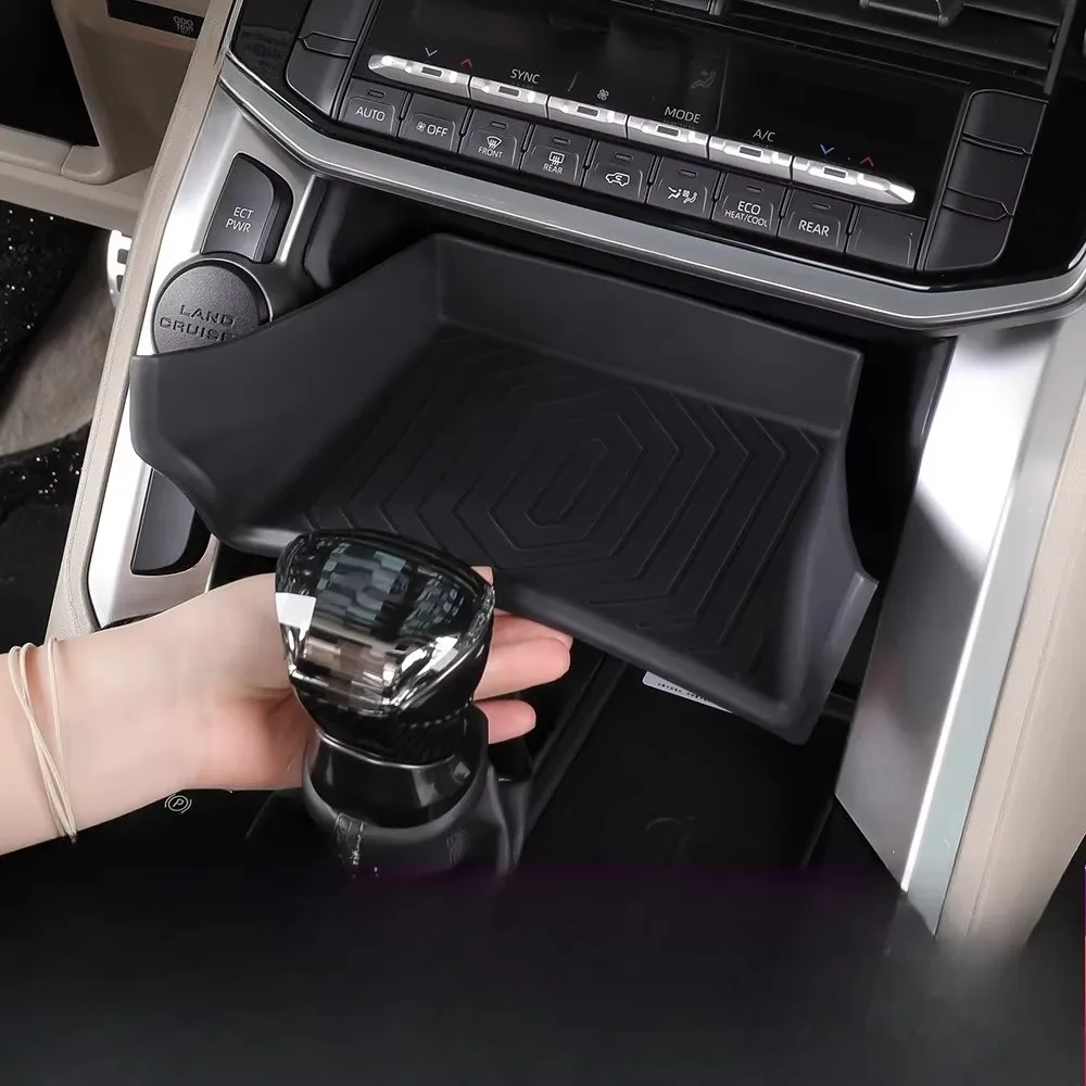 لاند كروزر LC300 2022 2023 2024 وحدة التحكم المركزية العلوي صندوق تخزين من السيليكون وسادة الغبار حصيرة اكسسوارات السيارات الداخلية #1