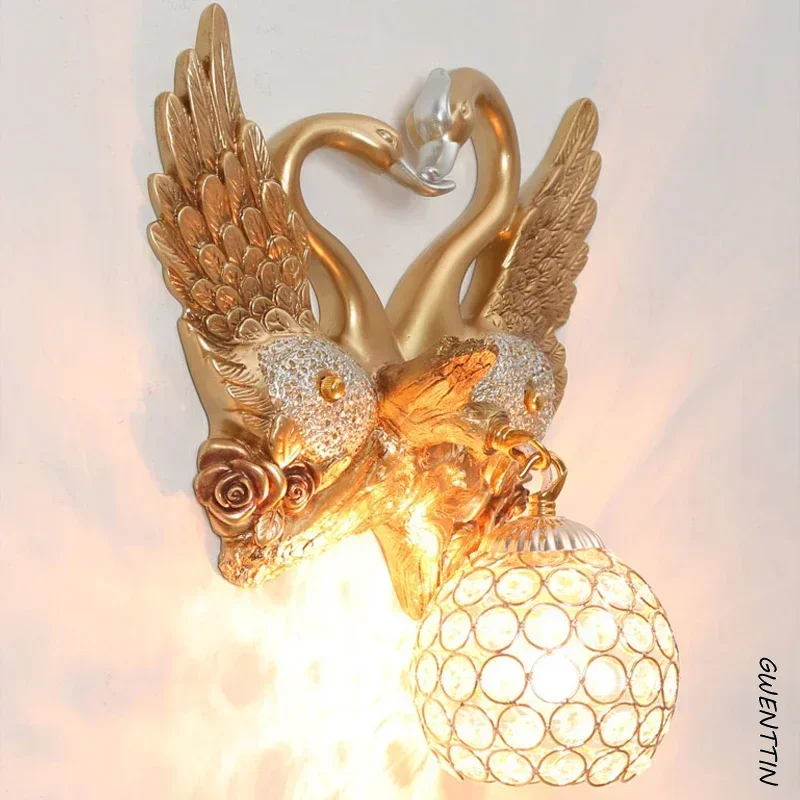 Loving Swans Wall Lights Sconce Gold Romantic Crystal Lighting Fixtures for Bedroom Wedding Wedding Mirror Decoration Bird Lamp