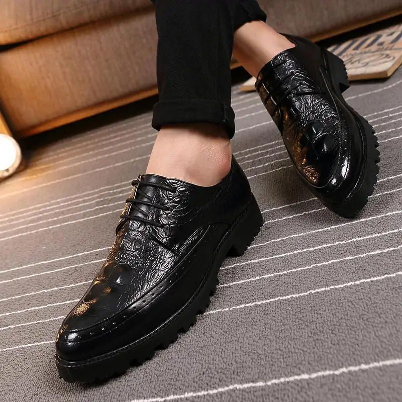 

Men's Korean Style Brogue Casual Shoes with Inner Height Increase Breathable British Design Versatile Trendy