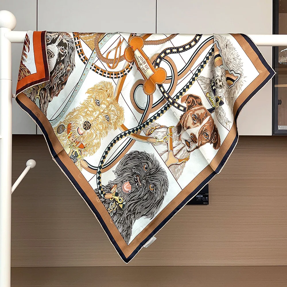 

Dog Print Twill Silk Scarf 65CM Hand Rolled Bandanas Luxury Designers Shawls Clothing Hair Decoration Lover Christmas Gift