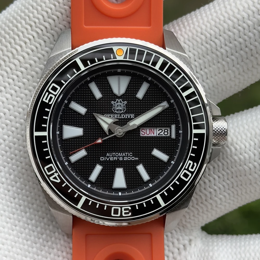 STEELDIVE Men Diver Watch Automatic Mechanical Wristwatch 20Bar BGW-9 Luminous Sapphire NH35 Sport 120 Clicks Ceramic Bezel