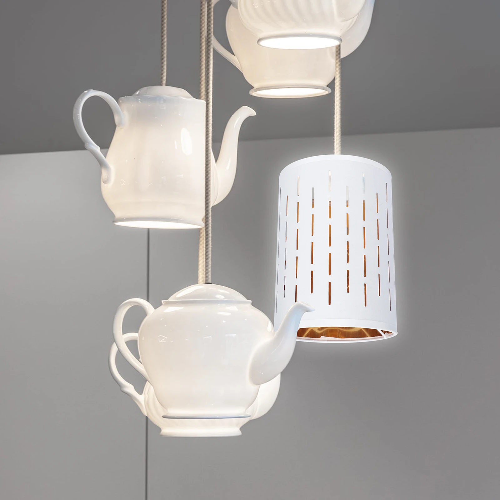 

Hollow Round Lampshade E27 140mm Outer White Inner Gold Bedroom Study Living Room Decor Practical Lighting Accessories