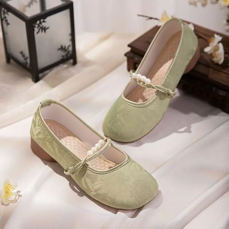 女性の新しいローヒールソリッドカラーチャイナシューズエスニックスタイルラウンドトゥ浅いスリップオン漢服靴軽量レトロ布靴