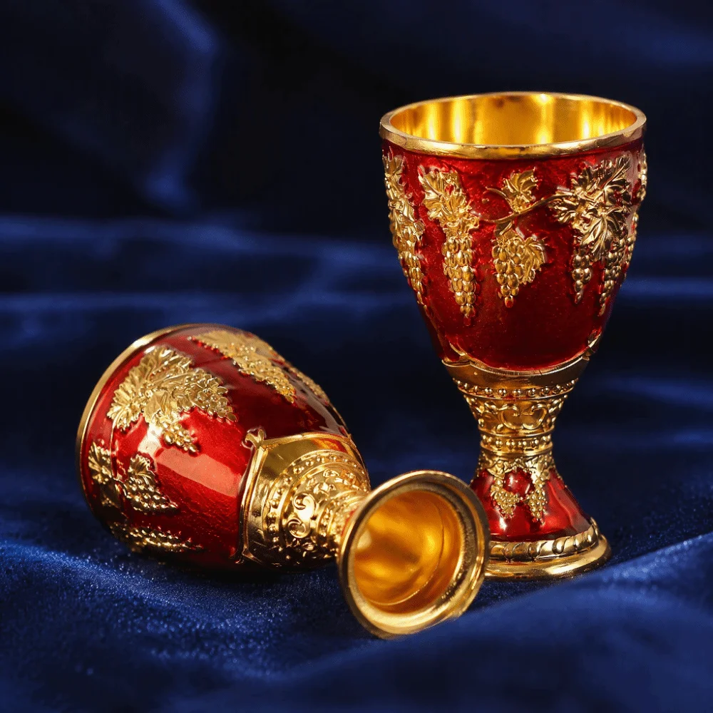 Liquor Glass Embossed Grape Wine Glasses Decorative Medieval Vodka Goblet Elegant European Style Chalice Wedding