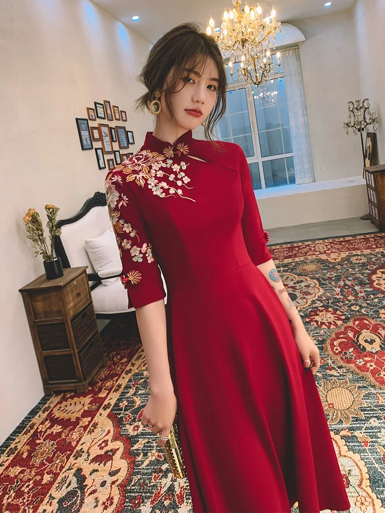 1pcs/lot Chinese Lady Cheongsam Embroidery Floral Mandarin Collar Qipao Vintage Button Half Sleeve A-Line Wedding Dress