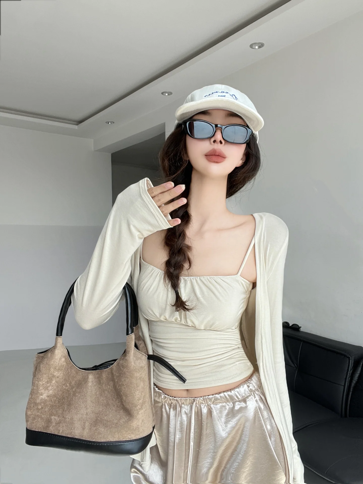 Ele Sweet Girl Pure Desire Sexy cintura blanca una camiseta sin mangas con almohadilla en el pecho largo Sve fino cárdigan abierto conjunto de chica picante