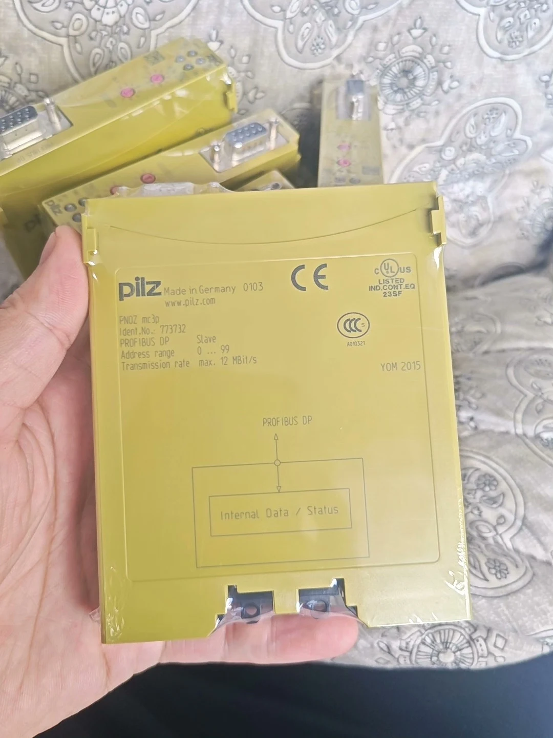 Pilz mc3p 773732 safety relay module in Stock